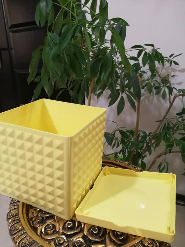 گلدان پلاستیکی مربعی الماسی1سایز - تصویر 1