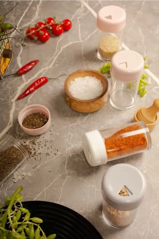 نمک پاش و ادویه پاش 3 کارهSalt sprayer and spice sprayer 3 functions مجموعه تولیدی سیدوس تولید کننده گلدان پلاستیکی سیدوس ومحصولات پلاسکویی سیدوس