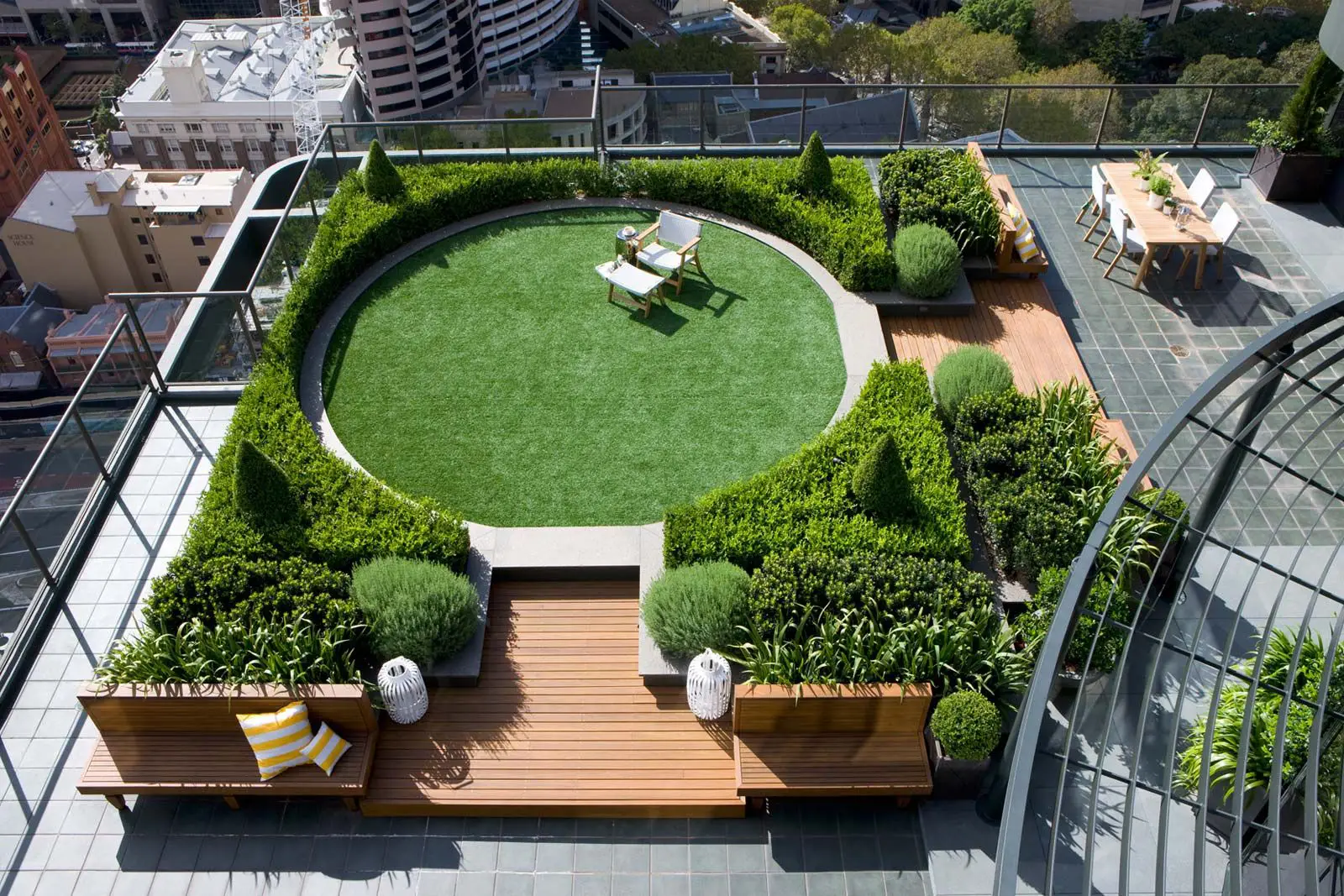 بام سبز (green roof ) و باغ بام (roof garden) Roof garden or green roof مجموعه تولیدی سیدوس ,تولید کننده گلدان پلاستیکی سیدوس ,بیش از 120نوع, اعم از گلدان استوانه ای پلاستیکی سیدوس,گلدان الماسی پلاستیکی سیدوس,گلدان مربعی پلاستیکی,گلدان مثلثی پلاستیکی,گلدان گرد پلاستیکی ,باکس مستطیلی,در اندازه های کاکتوسی تا درختچه ای