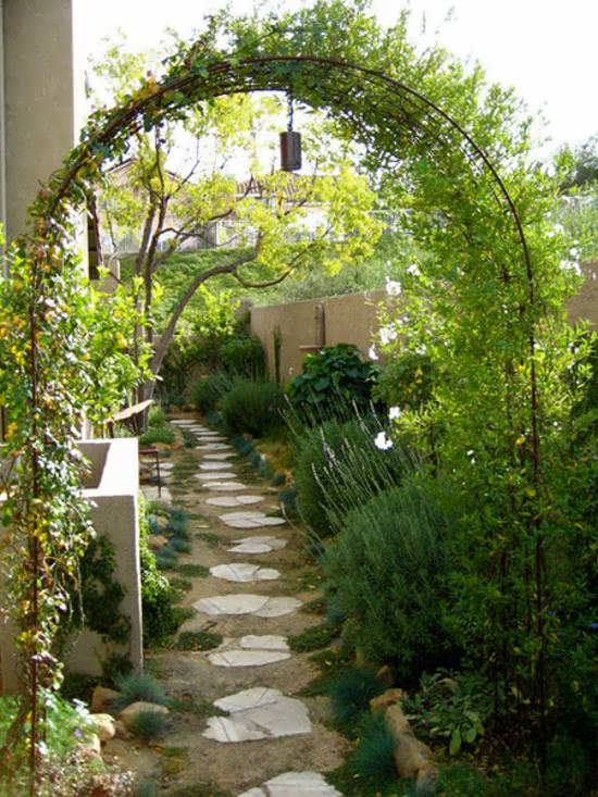 باغ کوچک خود را به راهرو محل زندگیتان ببرید.Bring your small garden into your hallway. مجموعه تولیدی سیدوس ,تولید کننده گلدان پلاستیکی سیدوس ,بیش از 120نوع, اعم از گلدان استوانه ای پلاستیکی سیدوس,گلدان الماسی پلاستیکی سیدوس,گلدان مربعی پلاستیکی,گلدان مثلثی پلاستیکی,گلدان گرد پلاستیکی ,باکس مستطیلی,در اندازه های کاکتوسی تا درختچه ای