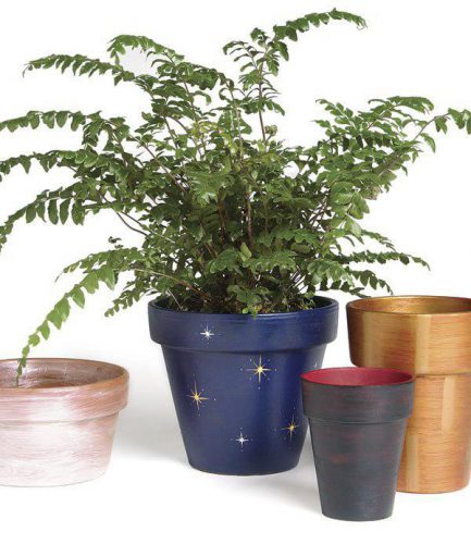 گلدان‌های ساده سفالی را به آثار هنری تبدیل کنید Turn simple vases into works of art مجموعه تولیدی سیدوس ,تولید کننده گلدان پلاستیکی سیدوس ,بیش از 120نوع, اعم از گلدان استوانه ای پلاستیکی سیدوس,گلدان الماسی پلاستیکی سیدوس,گلدان مربعی پلاستیکی,گلدان مثلثی پلاستیکی,گلدان گرد پلاستیکی ,باکس مستطیلی,در اندازه های کاکتوسی تا درختچه ای